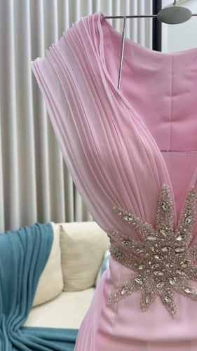 فستان عطر الورد