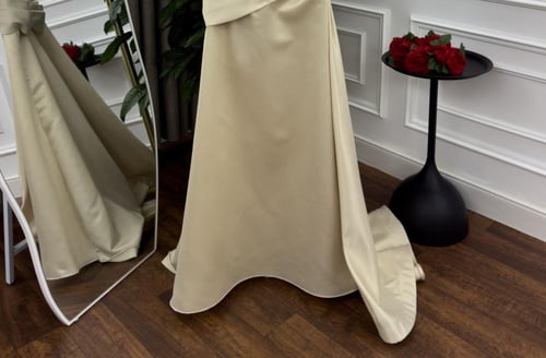 فستان قطرة زمردية