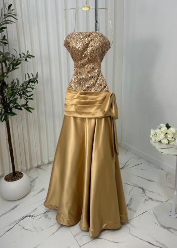 فستان لمسة ذهب