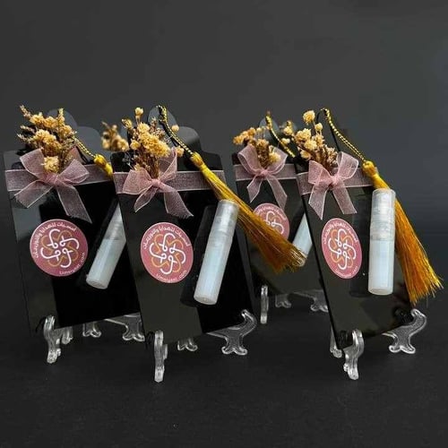 توزيعات مسك بخاخ بقاعدة اكريليك - 12 حبة