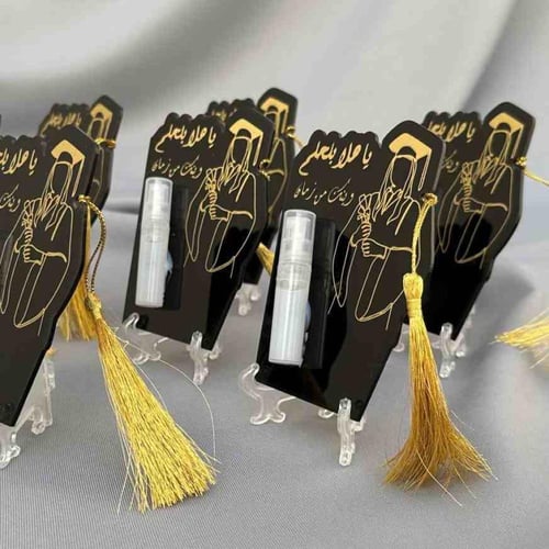 توزيعات تخرج مسك بخاخ بقاعدة اكريليك 12 حبة