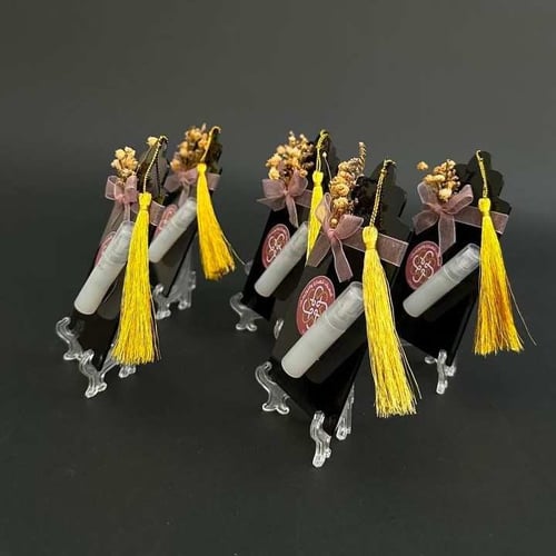 توزيعات مسك بخاخ بقاعدة اكريليك - 12 حبة