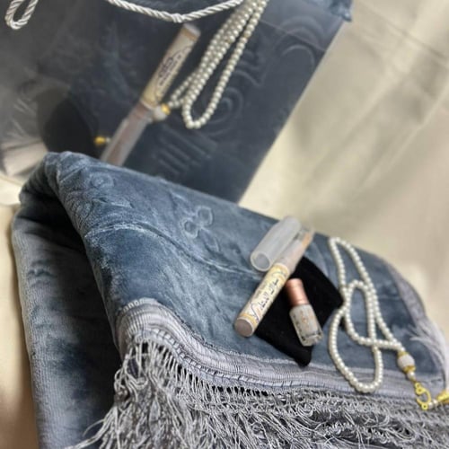 هدية سجادة ومسبحة