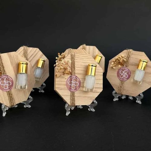 توزيعات مسك بقاعدة خشبية - 12 حبة