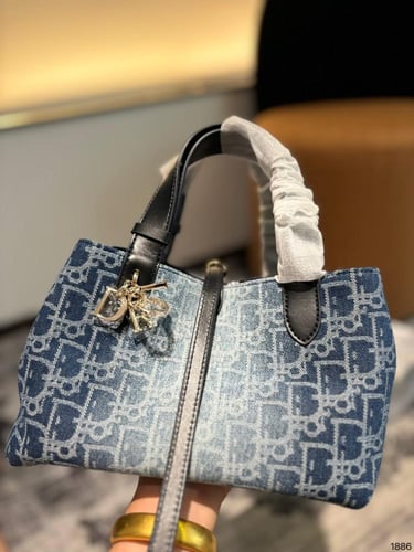 شنطة dior عالية الجودة متوفرة بمقاسين