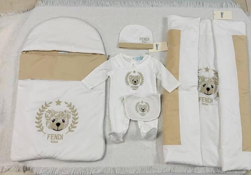 طقم مواليد فيندي