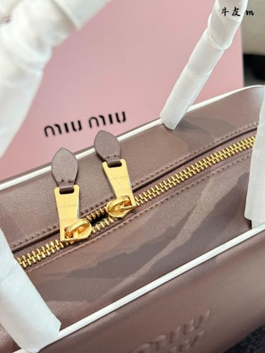 شنطه miu miu