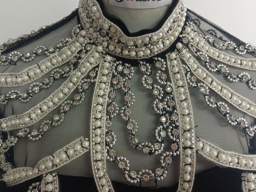 فستان اللؤلؤ