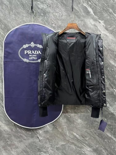 جاكيت برادا