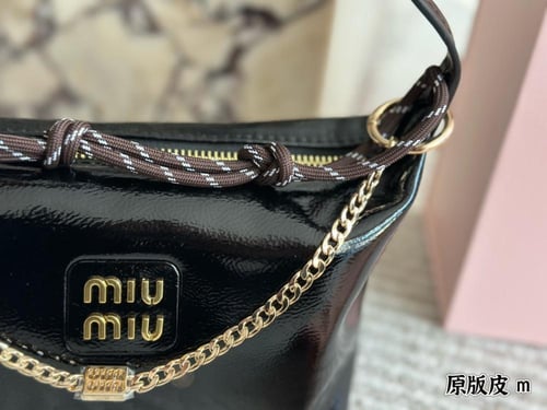 شنطه miu miu