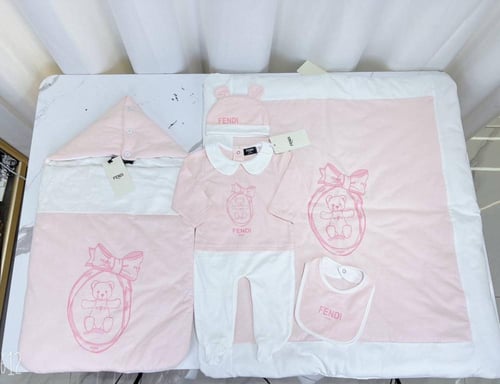 طقم مواليد فيندي