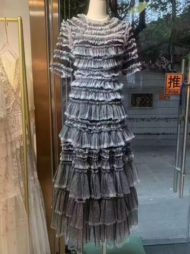 فستان بطيات