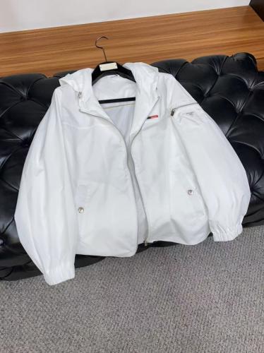 جاكيت برادا