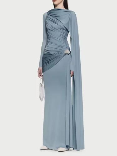 فستان بطيات