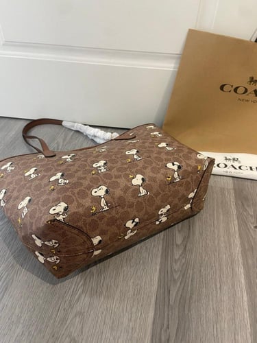 شنطه coach