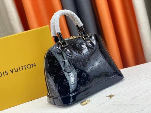 شنط لويس فيتون