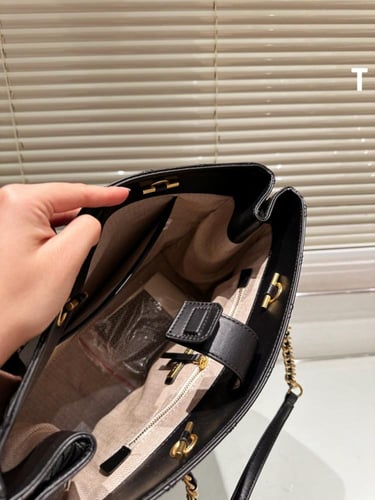 شنطة توري بورش