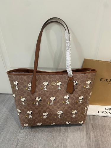 شنطه coach