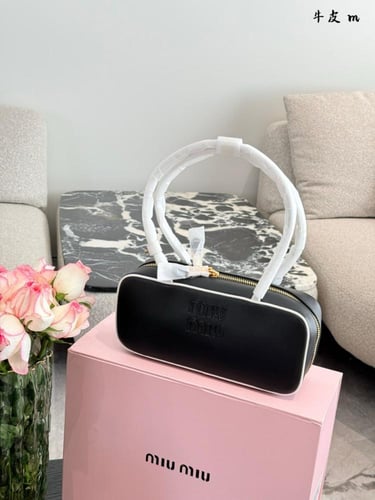 شنطه miu miu