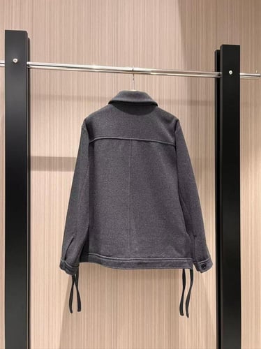 جاكيت لويفي