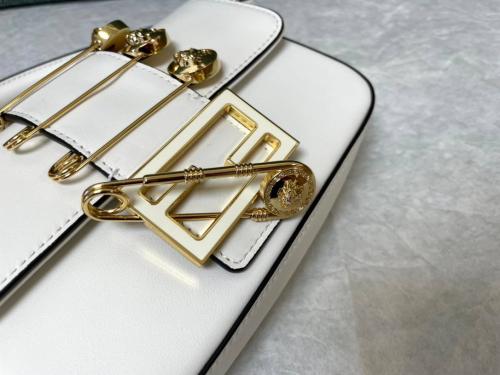 شنطه Fendi