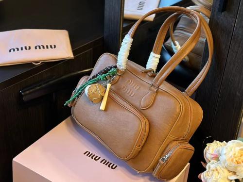 شنطه miu miu
