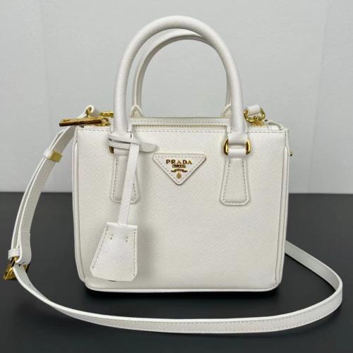 شنطه prada