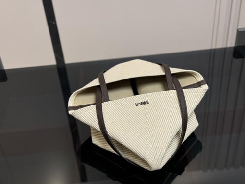 شنطه loewe