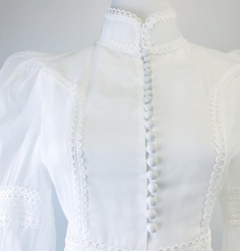 فستان كلاسيك