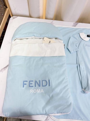 اطقم مواليد فيندي