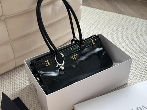 شنطة prada