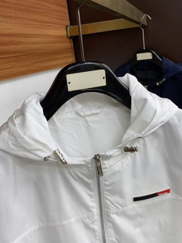 جاكيت برادا