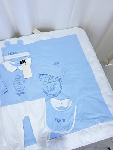 طقم مواليد فيندي