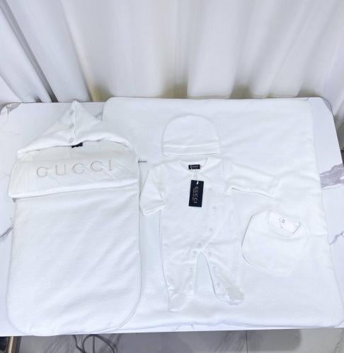 طقم مواليدgucci