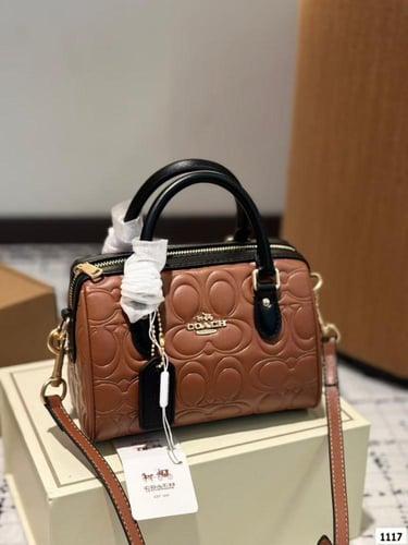 شنطه coach