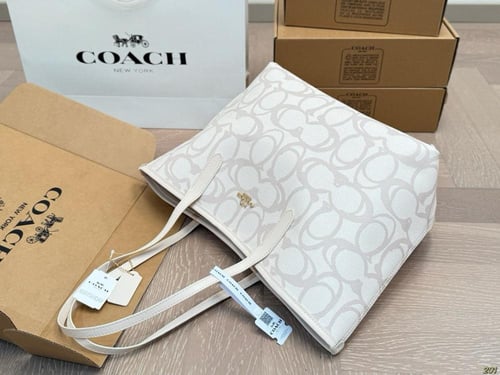 شنطه Coach