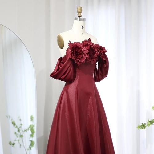 فستان مكشوف الكتفين