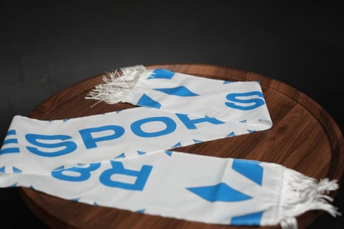 R8 fans scarf