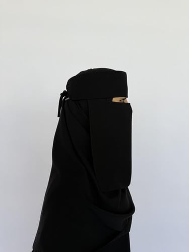 نقاب إسلامي مطاط قصير
