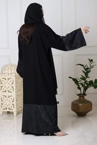 عباية كريب ملكي مع جاكار نص كلوش