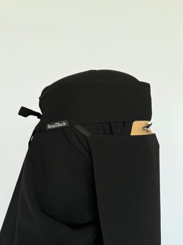 نقاب مطاط طويل مايل