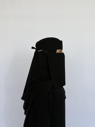 نقاب مطاط طويل مايل