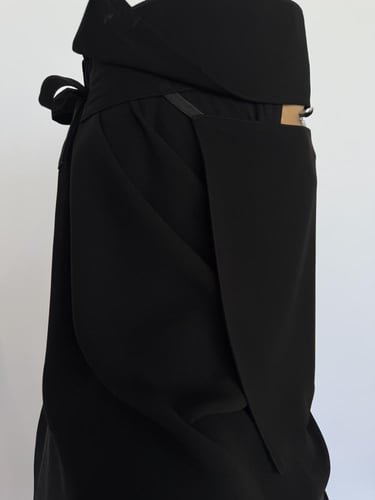 نقاب اسلامي أسود ملكي طويل مايل