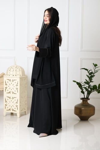 عباية نص كلوش اسود حرير نواعم