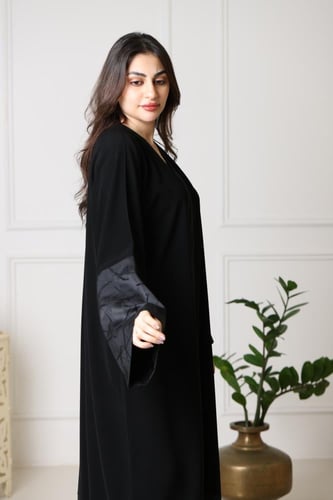 عباية كريب ملكي مع جاكار نص كلوش