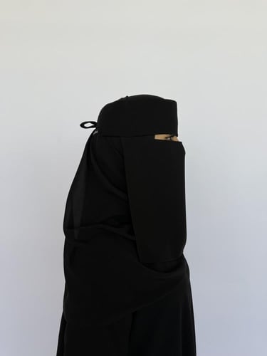 نقاب إسلامي بمطاطين