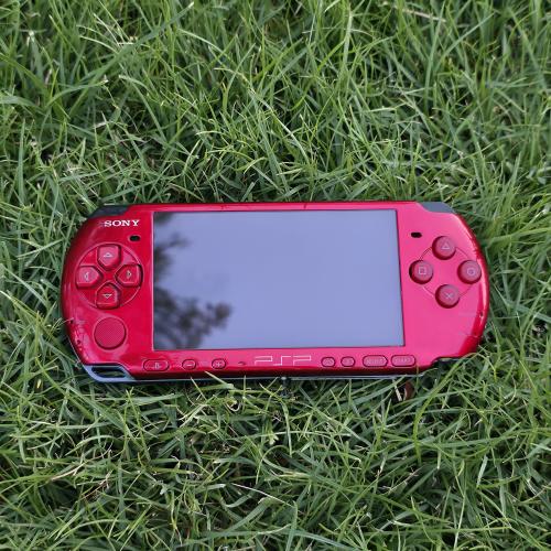 PSP 3000 - Red