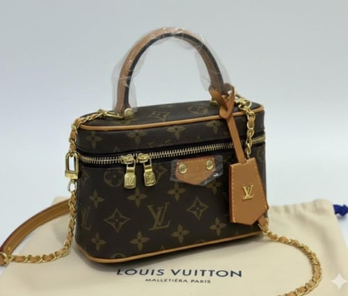 شنطة "LV" مربعه