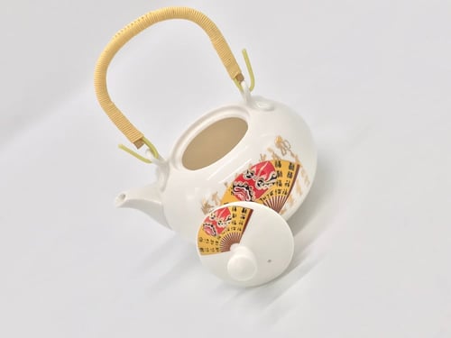 طقم للشاي مكون من 8 قطع رسم يدوي باللون الذهبي مصن...