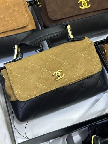 شنطه يد شانيل مع جميع الملحقات